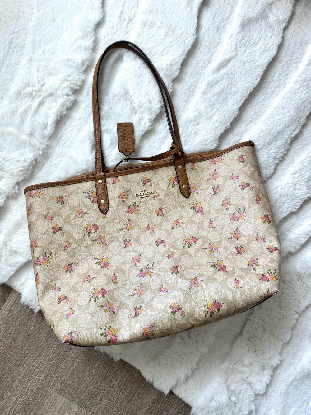 Coach Reversible City Tote in Signature Canvas with Daisy Bundle Print + Pouch